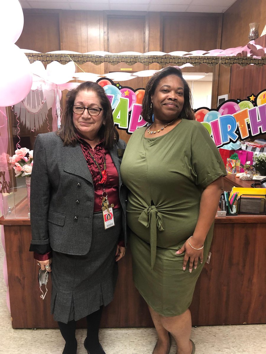 MissMayaRB's tweet photo. Dressed for success!
@Counseling_AISD 
@Eisenhower_AISD https://t.co/f1NHpxIx7z