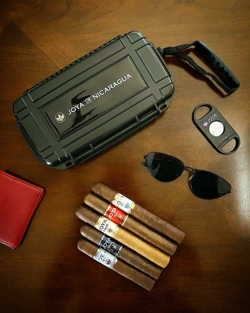 joyacigars's tweet photo. Ready to kick the rest of the week with this amazing line-upππ½π¨ #RediscoverJoya
#CigarLife #JoyaCigars #JoyaRed #JoyaCopper #JoyaSilver #JoyaBlack #JoyaCabinetta #CigarAficionado #CigarSociety #TheJoyaExperience https://t.co/kt5eJFOco6