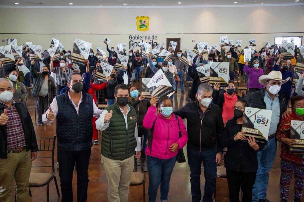 El Alcalde <a href="/chemamorales1/">José María Morales</a> acompañó al Gobernador <a href="/mrikelme/">Miguel Riquelme</a> a la Entrega de Escrituras para la Región Sureste, con la que se da tranquilidad jurídica sobre su tierra a los coahuilenses.
#FuerteCoahuilaEs