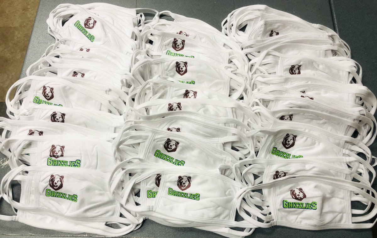 Bosch_LHSjays's tweet photo. Nice work to our @libertees staff for pressing 150 masks for @Gateway6NKC and screen printing these cute Friends themed shirts for a group out of @PlatteCountyR3. Thank you for supporting our students and our cause. 💙@AElliott_LHS @LHSJAYS https://t.co/NoGj5Gdx9F