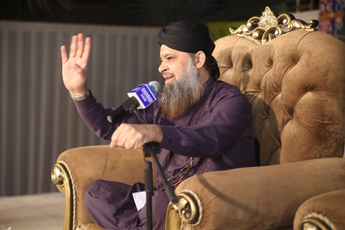 MQMPUpdates's tweet photo. پاک سر زمین پارٹی کے سے مرکزی دفتر کے باہر محفل میلاد النبیﷺ میں مشہور و معروف نعت خواں الحاج محمد اویس رضا قادری صاحب نذرانہ عقیدت پیش کر رہے ہیں-

@KamalPSP 
#PSP #MustafaKamal #Karachi #Pakistan https://t.co/HuputfUvMv