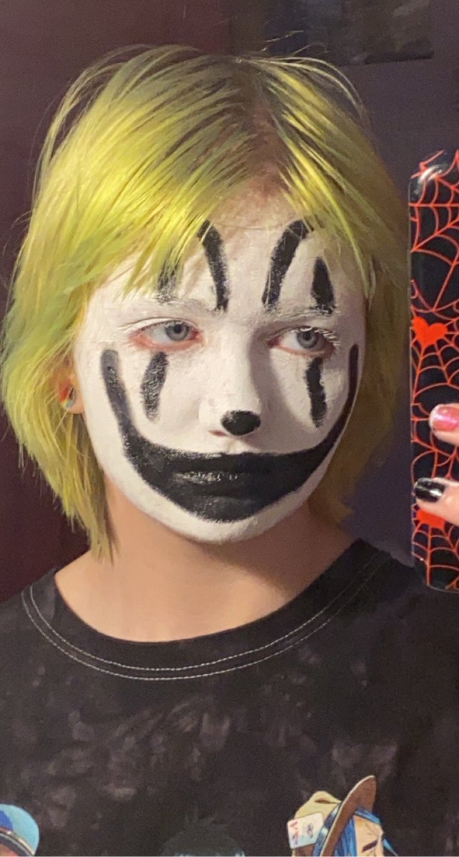 555angelcore555's tweet photo. also i did violent j makeup last night https://t.co/MyrfwOA2RR