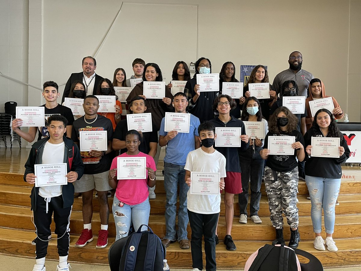 Darnelljackson6's tweet photo. Student-athletes that are making the grades! Congratulations guys and girls for making the A honor Roll‼️ https://t.co/yLuEu4qcC7