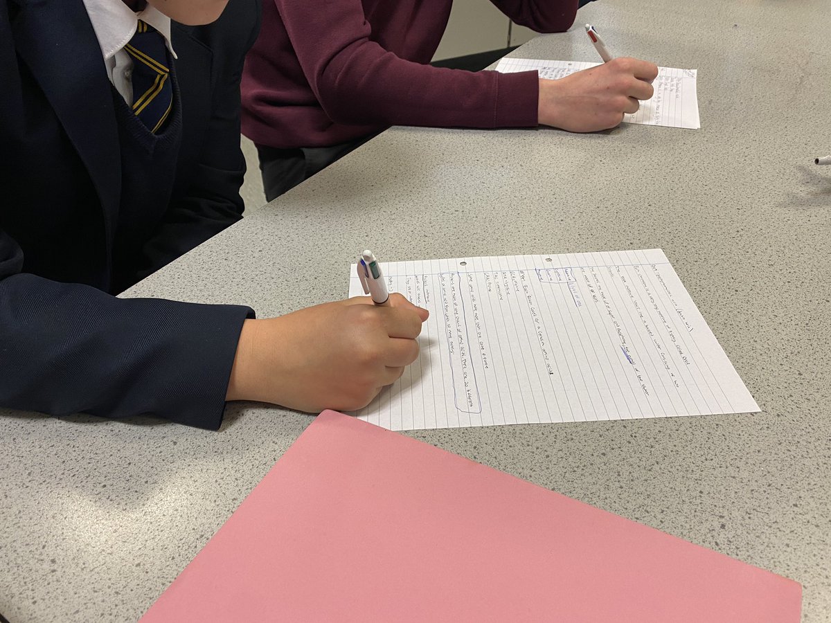 ElfedScienceDep's tweet photo. Brilliant after school science revision today with Year 11 covering basics on DNA, cystic fibrosis and recessive alleles! #ElfedScience https://t.co/coaYKIsdaP