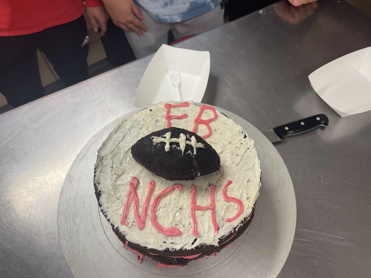 MsKellerNCHS's tweet photo. We’ve got some pretty creative Seniors in Blended Senior Foods! #CakeDecoratingContest #bebold203 @NCHSOFFICIAL @NCHSRedhawksCTE @Naperville203 https://t.co/jTEtZVC5tQ