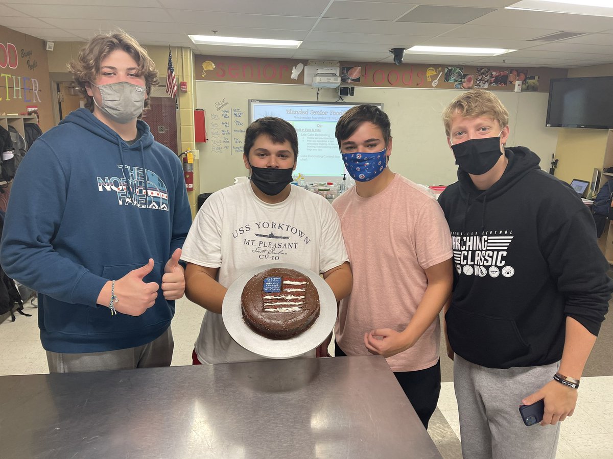 MsKellerNCHS's tweet photo. We’ve got some pretty creative Seniors in Blended Senior Foods! #CakeDecoratingContest #bebold203 @NCHSOFFICIAL @NCHSRedhawksCTE @Naperville203 https://t.co/OSyv6ngu95