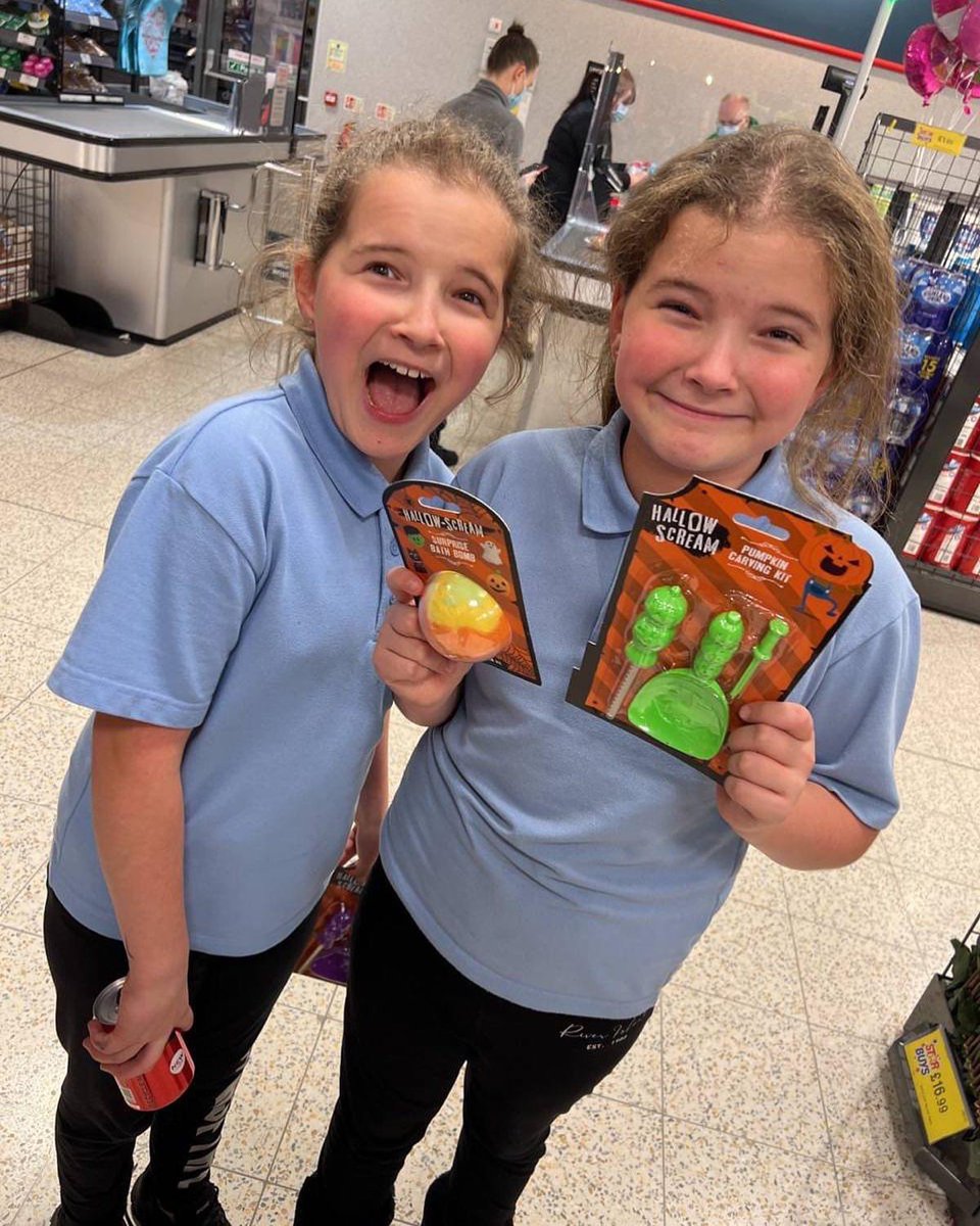 missdevine77's tweet image. Word prematurity day…then and now
8 years on we have 2 sassy little minxes. Born at 31 weeks, due to pre eclampsia, I’ll always be so grateful to the wonderful staff at NICU Wishaw for the care the girls received. 💜💜
#WorldPrematurityDay 
@wishawneonatal 
@NHSLanarkshire