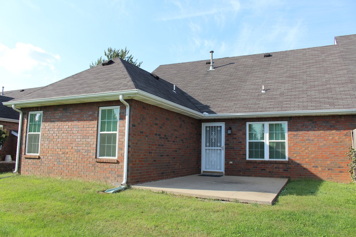 BobParksAuction's tweet photo. Don't miss this 2 bedroom, 2 bath, all brick zero lot line in a prime location! ESTATE AUCTION - Nov 18 @ 4:00pm
1830 Thomas Court, Murfreesboro https://t.co/15MkMEOxOZ https://t.co/5WW47ZkJee
