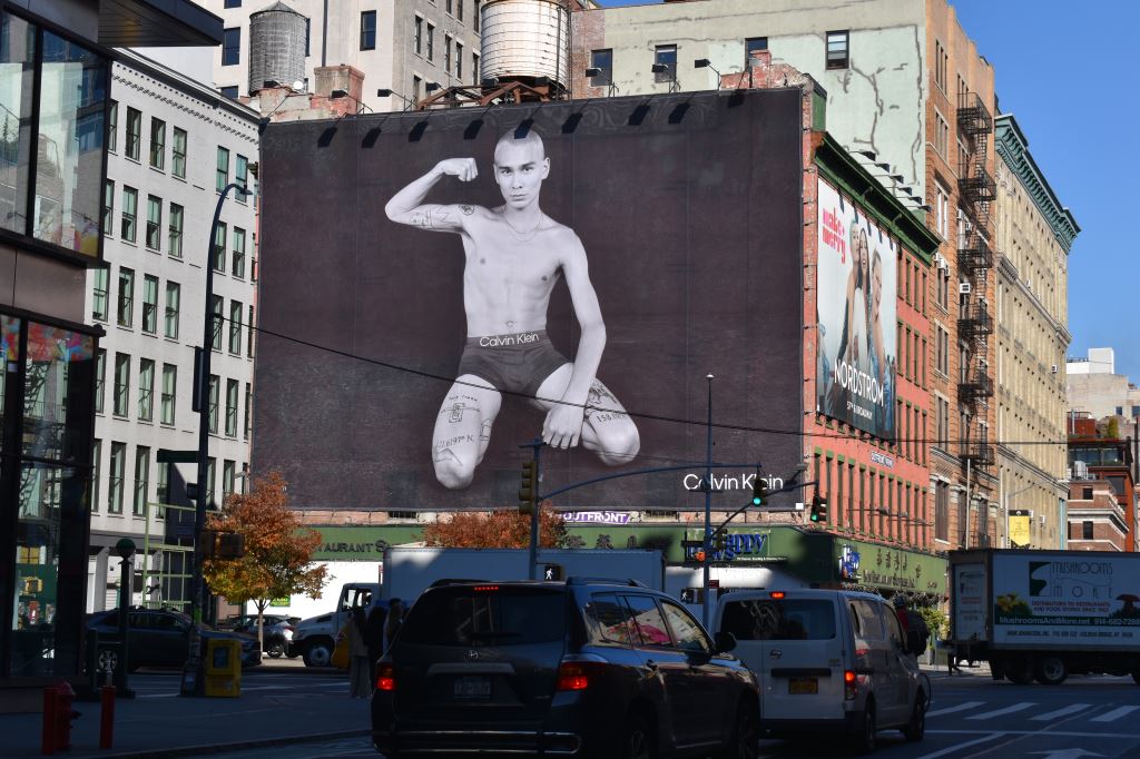 OUTFRONTMEDIAUS's tweet photo. Eat your heart out, @gossipgirl. @CalvinKlein #OOH #outofhome #evanmock #fashionadvertising #calvinklein https://t.co/JTMfvsW5jv