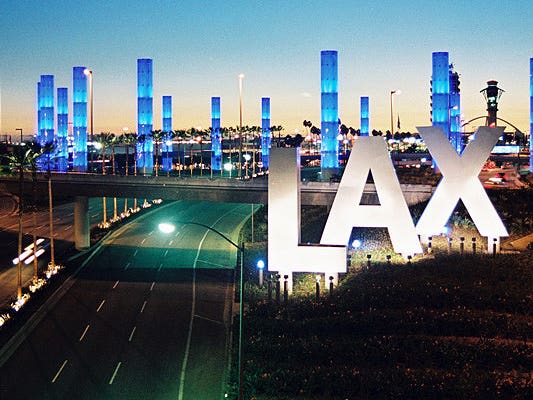 BTSquadInfo's tweet photo. [INFO]📰

Los miembros de BTS ya se encuentran en Los Ángeles, utilizaron una salida VIP privada desde la vía aérea para evitar así la aglomeración de los medios, personas y mantener su estadía privada.

©glosstannies | @BTS_twt #BTS https://t.co/M8Ipuu36VC