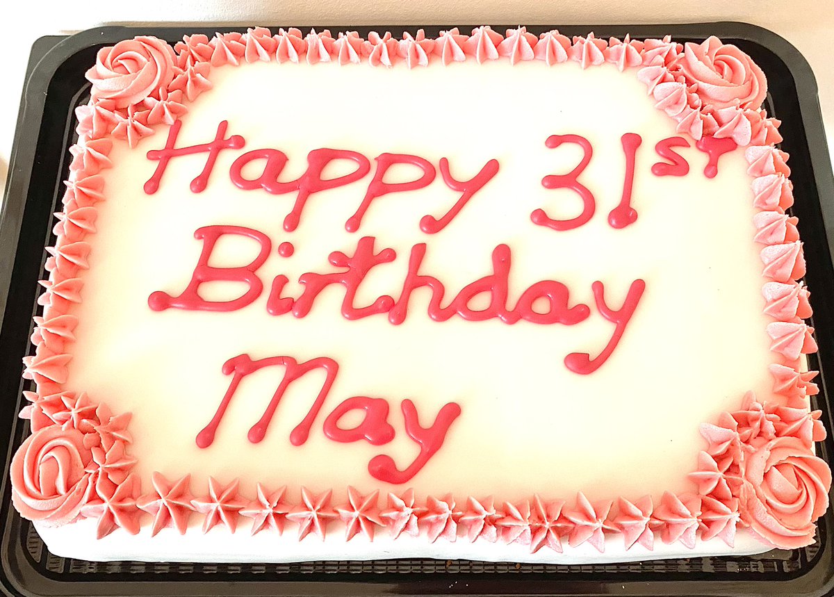mfmcakes's tweet photo. Birthday Retro Schoolcake 🍰
Happy Birthday May, hope you had a great day! 🎉
#cake #schoolcake #retrocake #traybakes #jamandcoconutcake #lemoncake #bakewellcake #rockyroad #cupcakes #surreycakes #MFMCakes #surrey https://t.co/uUCfgr83ju