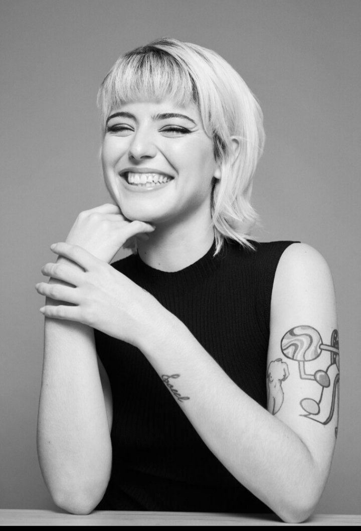 Axweed__'s tweet photo. hilo de fotos de Alba Reche sonriendo <3💘 https://t.co/rSG33T9cMH