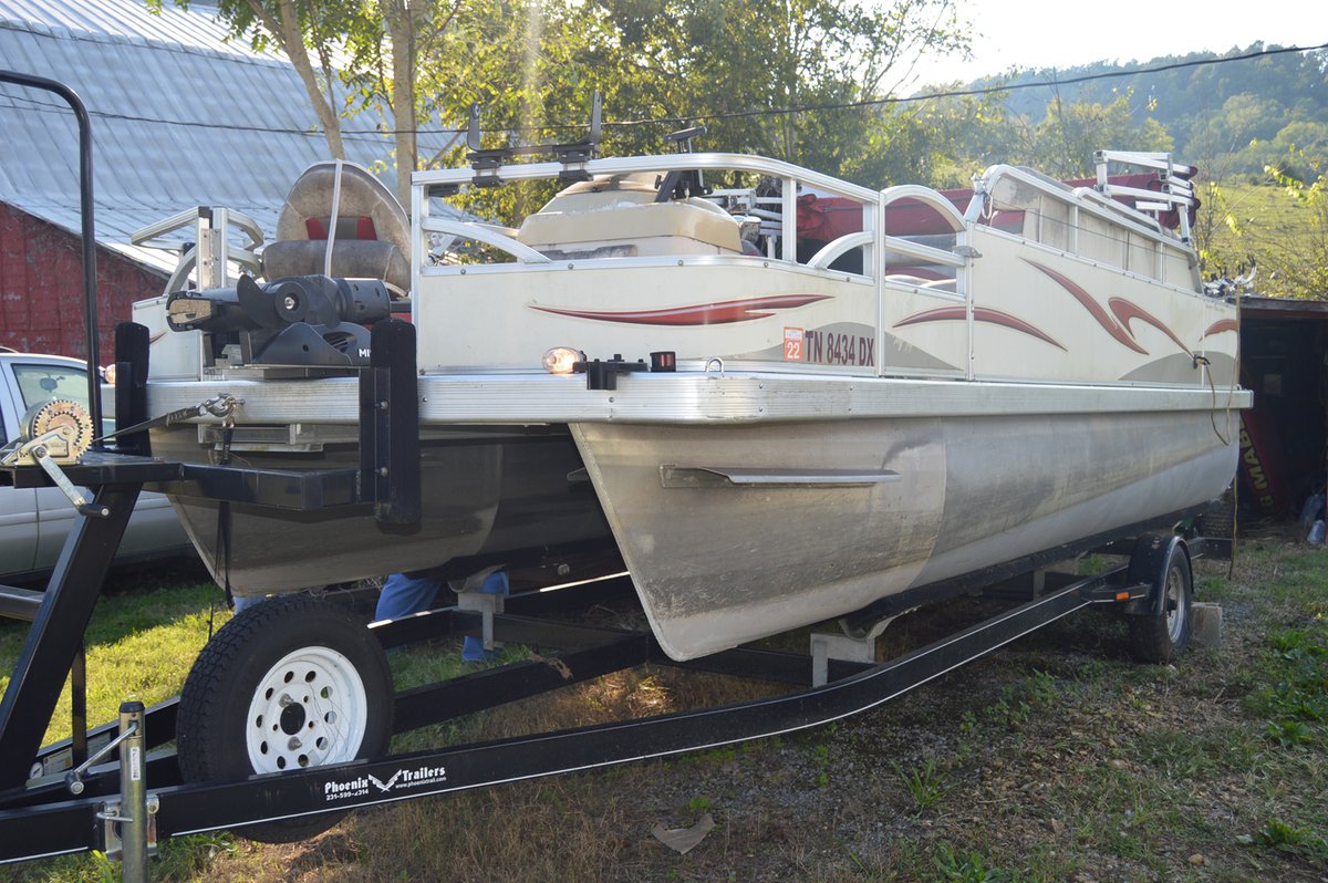 BobParksAuction's tweet photo. Equipment Auction -  Nov 18 @ 9:00am
Tractors, Equipment, Truck, Boat, Trailers, Guns &amp; Tools 
3544 Highway 231 South, Shelbyville https://t.co/JBWklu8n2u https://t.co/gsmHFCJ1Kz