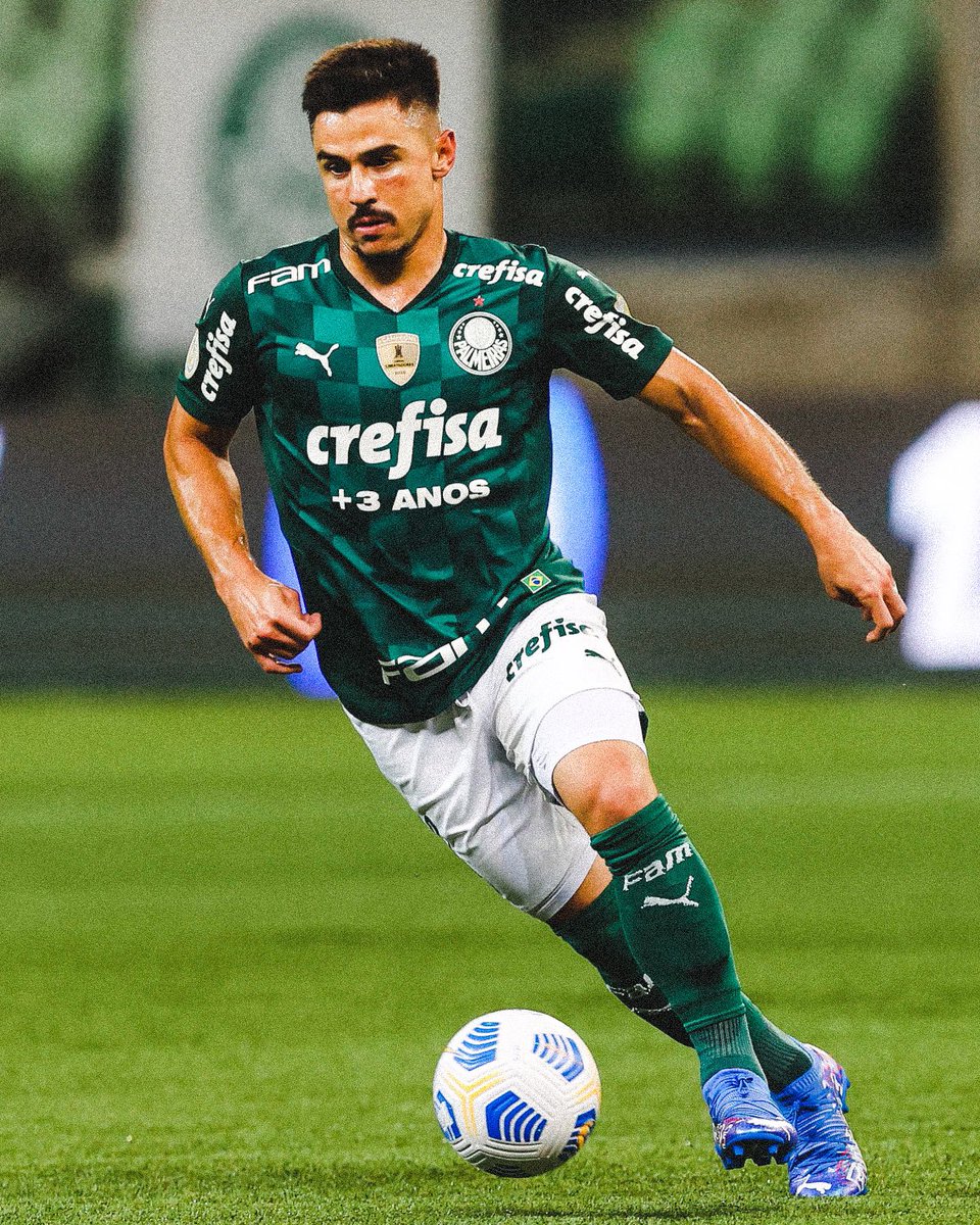 pumafootball's tweet photo. We’re on 50/50 after 4 hours 😍

Can the @Fenerbahce Home Kit beat the one-time champion @Palmeiras Home kit?

#PUMAKitContest 🏆 https://t.co/1Dbv3SA0Ty