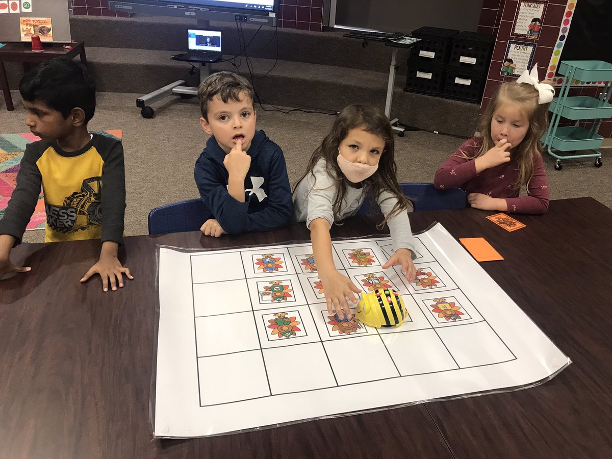 KerryRear's tweet photo. Turkey in disguise!!!#beebots @HospElementary #yellowhouse #kindergarten https://t.co/gLNMRdDdwp