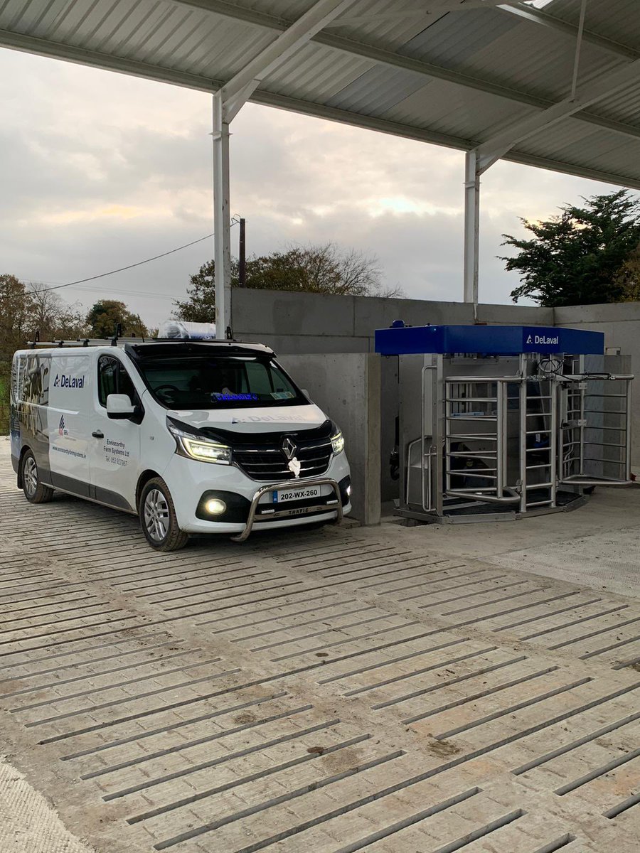 EFSPaddy's tweet photo. Ivan &amp; Malcolm Kidd on-site at their farm for the delivery of their DeLaval V310 today in Co. Carlow. 🐄 🐄 https://t.co/Cp0faxtmRP