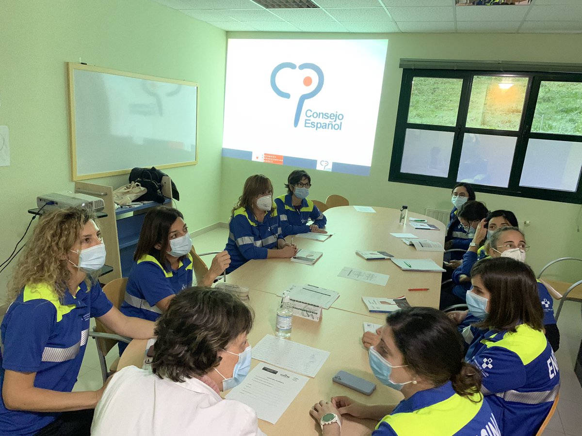 albariesgo's tweet photo. Curso de SVI en el CS de Trevias (Area I, Asturias). Un placer compartir este día con este equipazo!!! Gracias!!!! @semfyc @guacsemfyc @SamfycAsturias #ESVAP #AREAI https://t.co/zFG54NHyVE