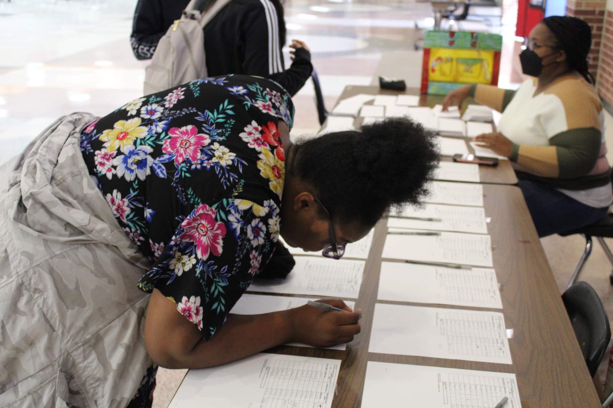 FortBendISD's tweet photo. The Dept. of Collaborative Communities partnered with the @SugarLandtxgov's Office of Economic Development for their #AllInForSLTX Sweet Cash 2021 program! Over 1,300 gift cards worth over $68,000 were distributed to students across 21 campuses in the District. 🍬 https://t.co/YjAjvSTcEg