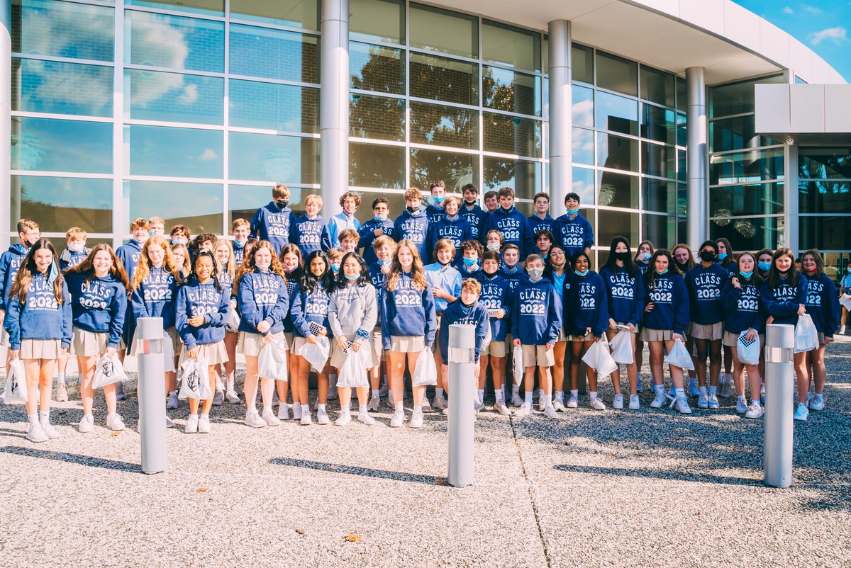 BishopLynch's tweet photo. Thank you to @gsesdallas &amp; @library_sbs for coming and visiting our campus to see what it's like to be a #Friar. Hope you had a great time! #GoFriars https://t.co/LcL8PZRJJO