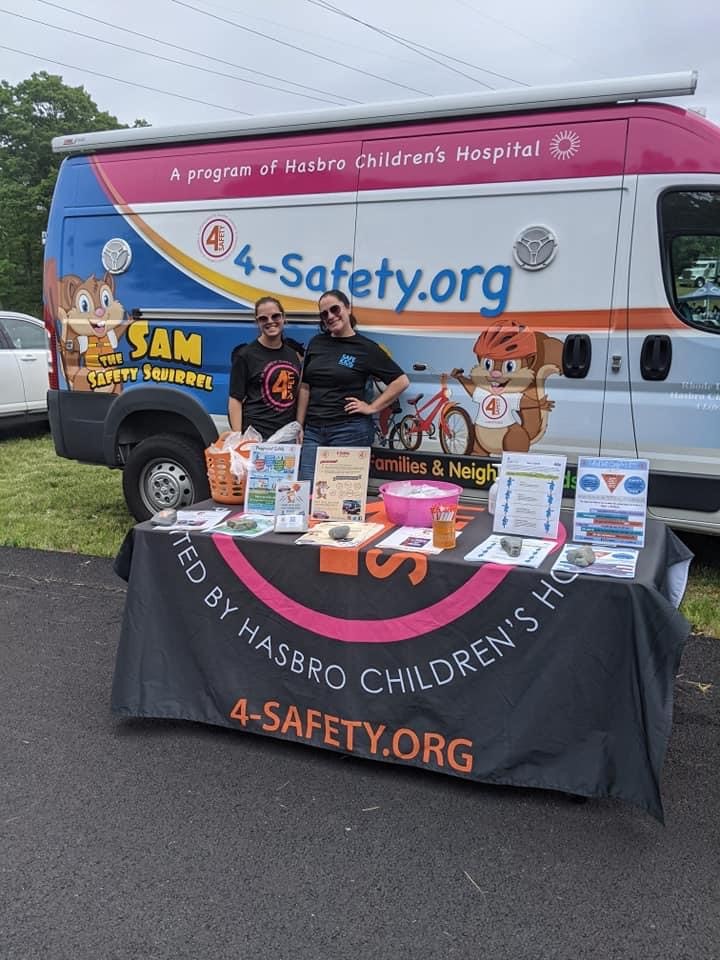 4SafetyVan's tweet photo. We are an injury prevention initiative out of @HasbroChildrens
We cover all sorts of injury prevention topics on our website https://t.co/Vw5DLvBzLM, and out at events! We work closely with @SafeKidsRI #BeInjuryFree #StaySafeWith4Safety https://t.co/17sTW7NXxm