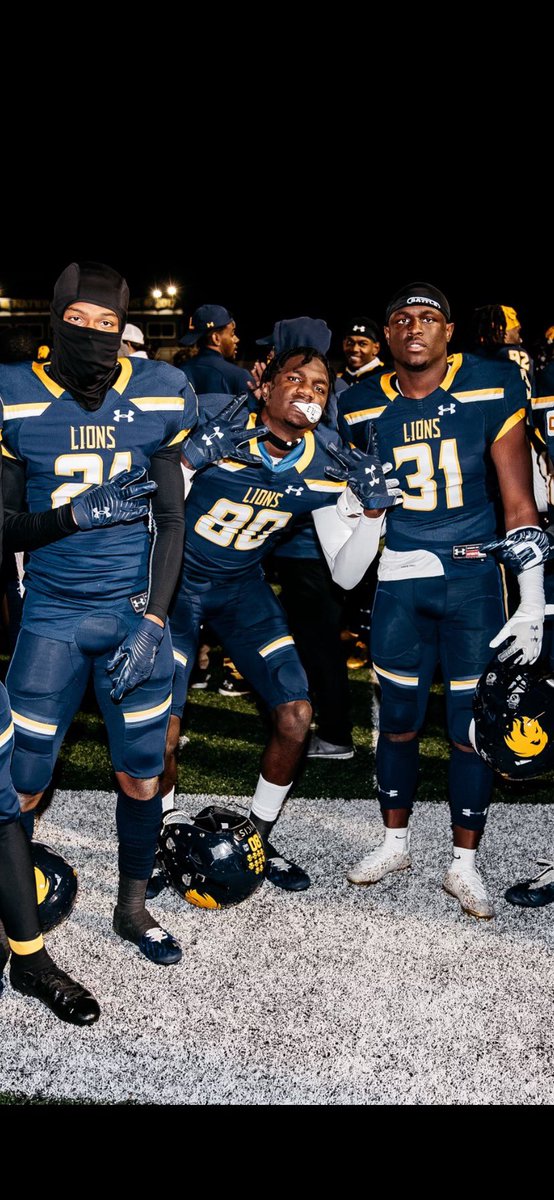 LovelyLoriM1's tweet photo. I’m Thankful that @champmathis5 @kpdagoat and @DrewBandz3 are great Student Athletes @Lions_FB #DeSotoBoys #TexasAMCommerce https://t.co/CuXeRo5p7c