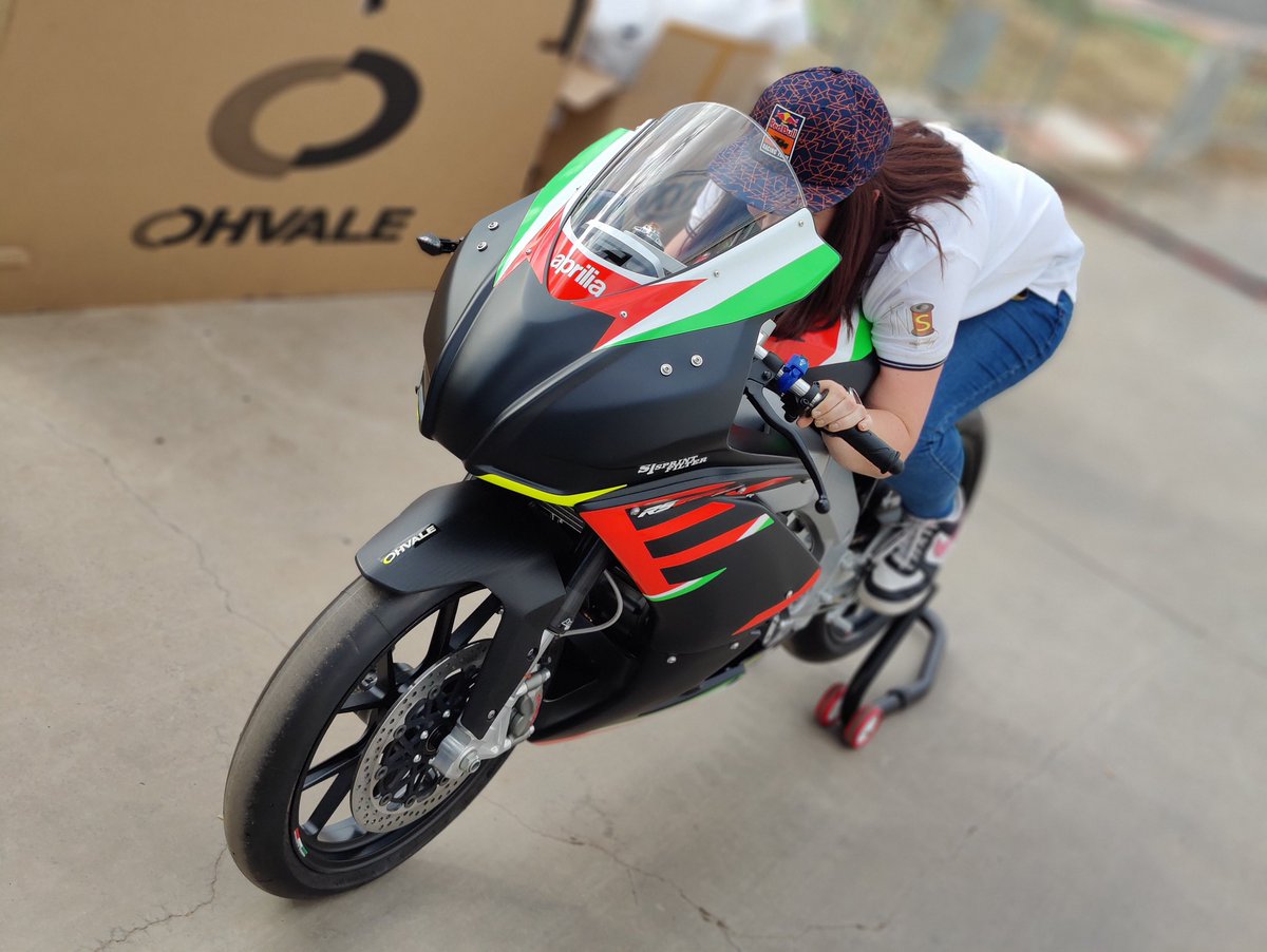 Aprilia RS250 SP 🤤 This beauty caught my eye in Spain. Wouldn’t fit in the suitcase though 🥲