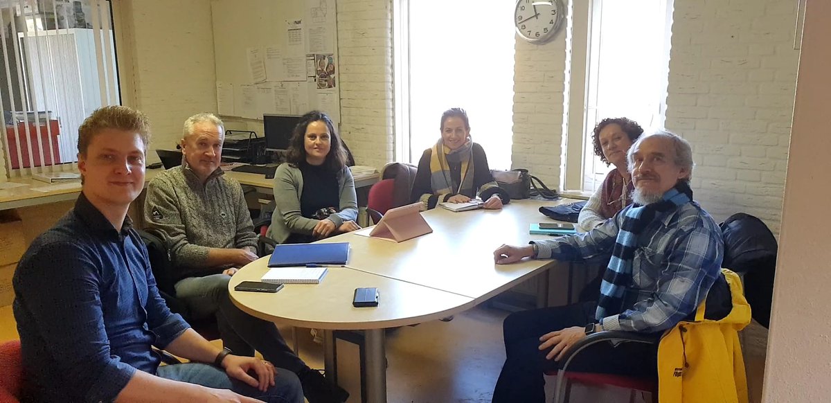 ceparacena's tweet photo. Nuestro tercer día de trabajo nos lleva OLDEMARKT a visitar el centro "OBS DE SLINGE". Conocemos su forma de gestionar un centro que tiene que buscar su lugar frente a los otros dos de la localidad de unos 4000 habitantes. #TeachersOnTour #Mierasmusplus #ErasmusPlus. @sepiegob https://t.co/riFYP3uN2Q