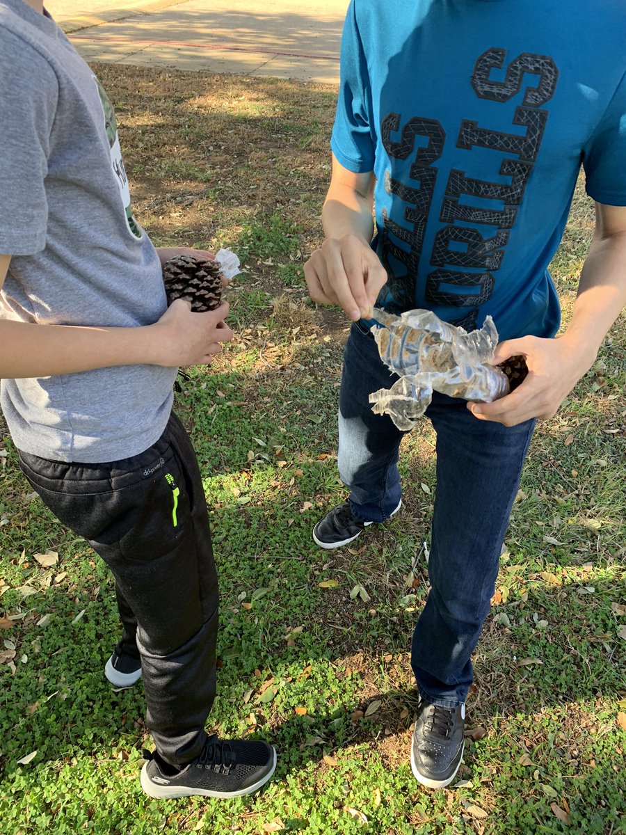 MrsStone2019's tweet photo. Picking up trash around school! https://t.co/3VfzFucu4o