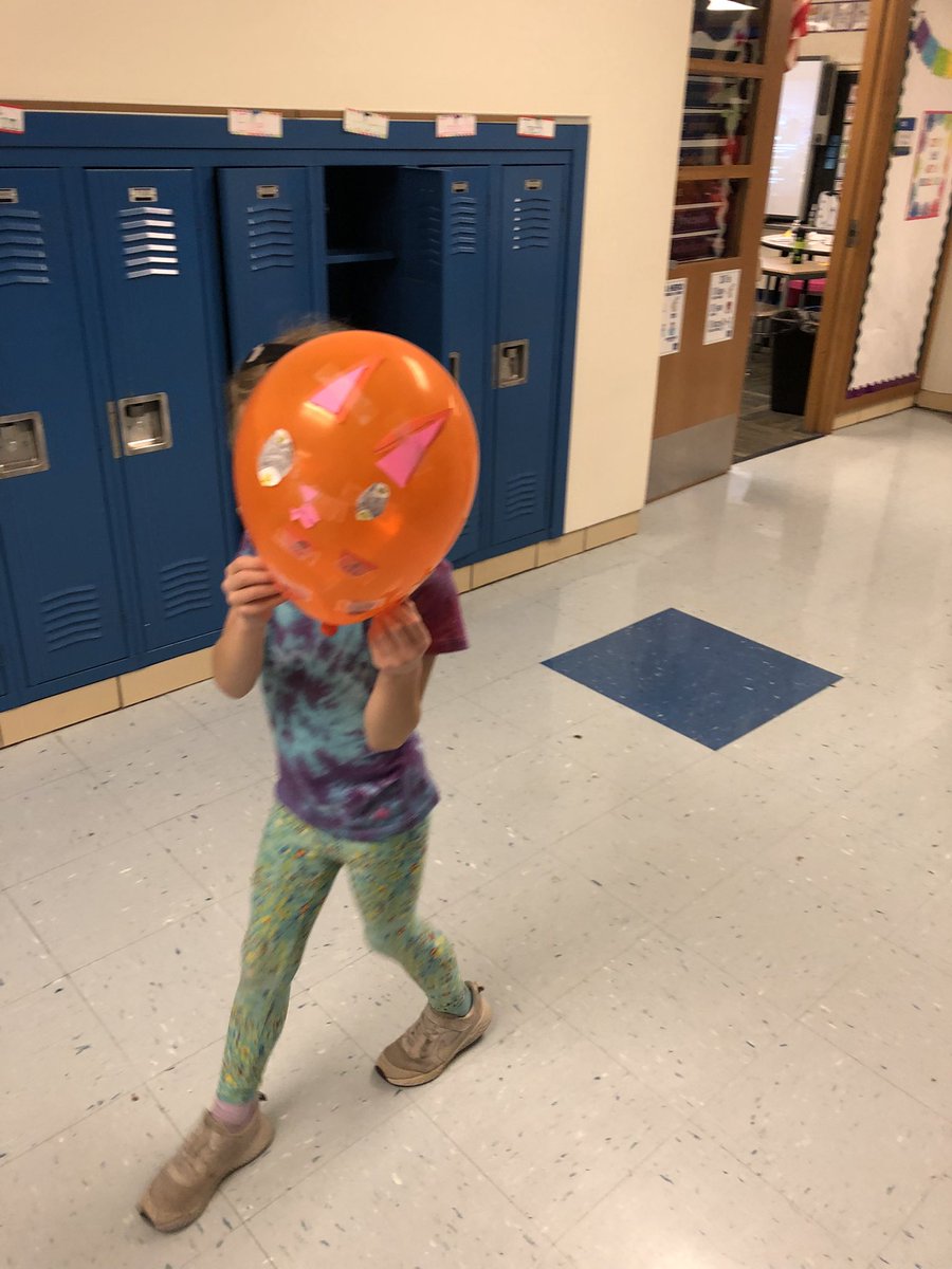 After reading the book Balloons Over Broadway, the KEEP39ers made their own balloon floats &amp; held their very own Thanksgiving Parade 🎈🦃 #CentralFoxes <a href="/Wilmette39/">Wilmette Public Schools</a>