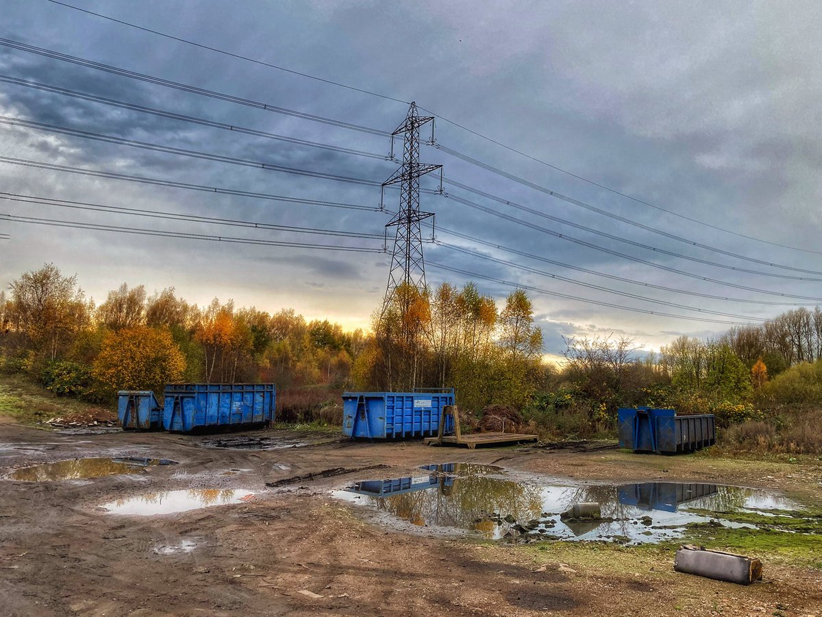 Towerblockmetal's tweet photo. Had a day off yesterday. 
Was great to get some pics of skips and a pylon #sidfletcher. #towerblockmetal #sheffield #industry #worklifebalance @Towerblockmetal https://t.co/kGE4eLNAw1