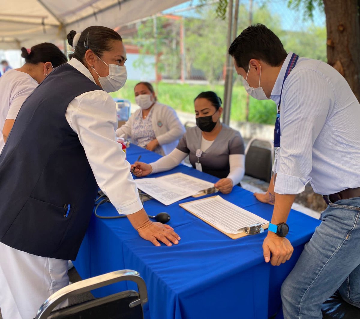 daniel_carrillo's tweet photo. Hoy en la Col. Estancia Minera, Los Reales y VillaLuis #BrigadaDirecta 
El equipo @GobSanNicolas con Brigada de Salud, Atención y Servicios Municipales. El Gobierno en tu Colonia https://t.co/UbW5CQmmN8