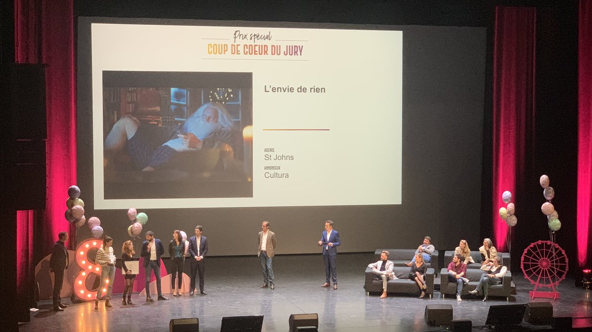 La team STJOHNS reçoit le Prix Coup de cœur du Jury des #tropheescom pour « L’envie de rien » de <a href="/Cultura/">Cultura</a>  
Merci. De rien.