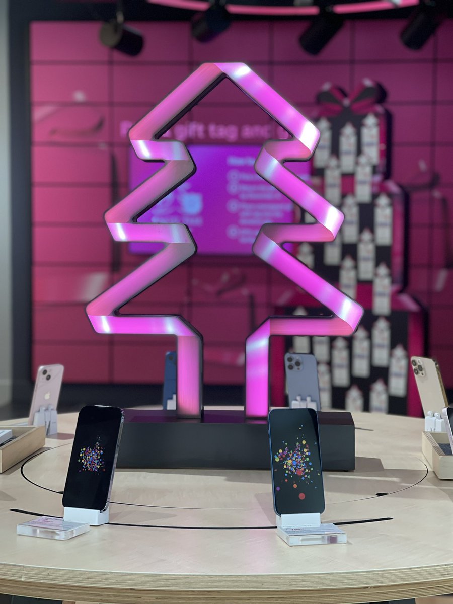 Magenta_Moises's tweet photo. Christmas is just around the corner 🥳🥳🙌🏼!!! With T-MOBILE having the best promotions of the year!! Also come visit the The Salvation Army Giving Tree to bless a kid this holiday season!! 🎉🎉🎁🎊 https://t.co/FsVaE0SsUW