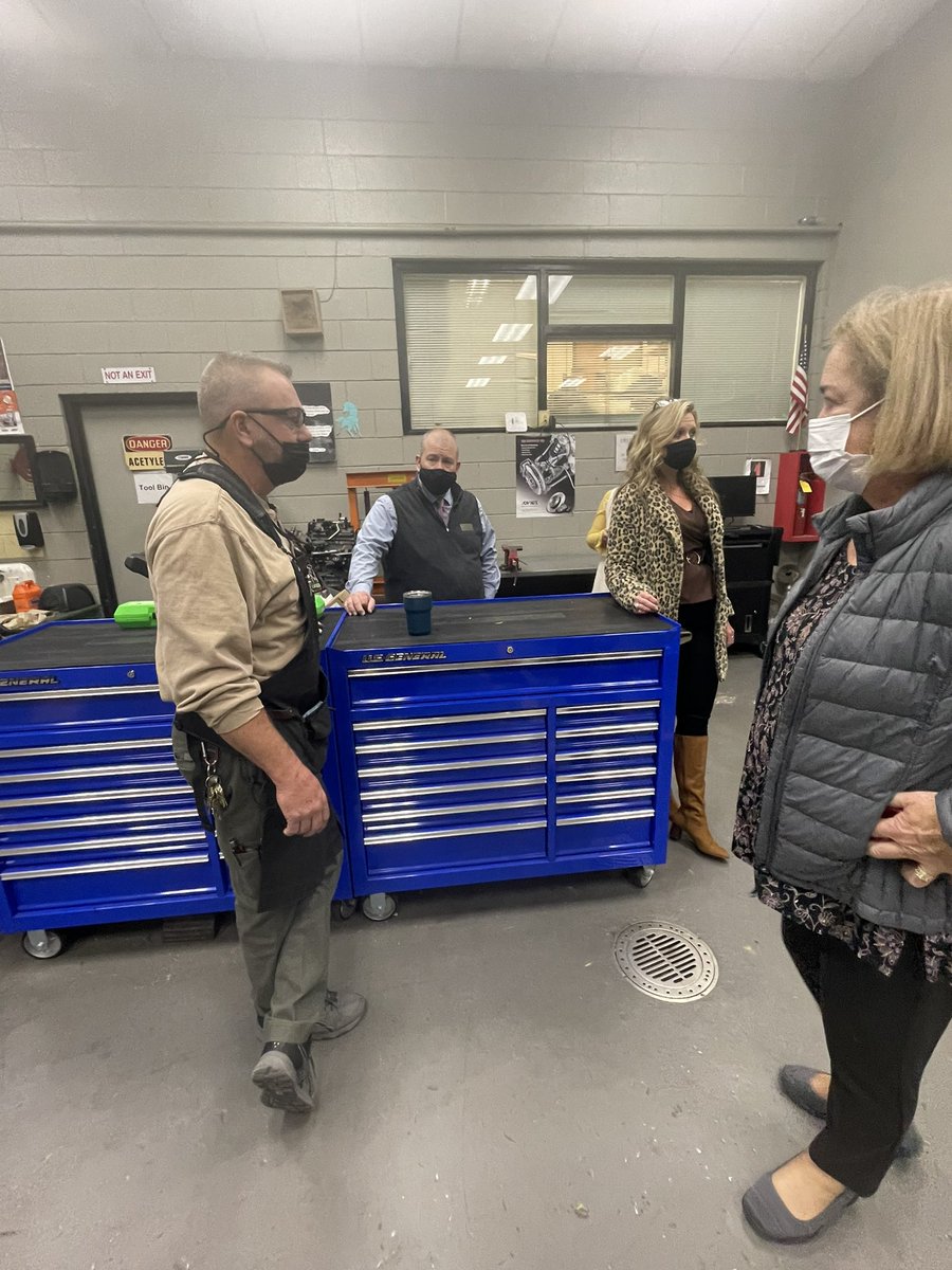 adixonMCS's tweet photo. Thanks @NorthMooreHigh @NorthMooreCTE  for hosting a tour for members of the MCS Board of Education to showcase the variety of  CTE programs and student opportunities offered at North Moore High School #WeRMooreCTE #Mooreworks @cte_moore https://t.co/KsD9isb4Lp