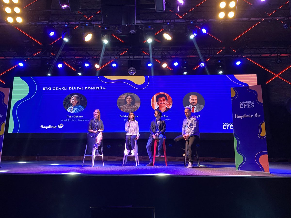 musozer's tweet photo. Here are 3 impactful startups from 🇹🇷 in one 📸:

@BlindLook empowers people by linking brands with communities 
@pubinno saves tonnes of water by linking beer with the internet 
@HummingdroneCo restores land by linking drone technology with farmers

No #BlahBlahBlah here 🙌 https://t.co/yEAMjEefuV