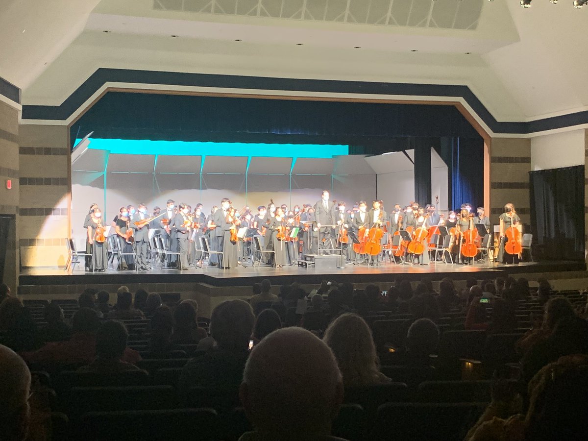 CentennialOrch1's tweet image. What a wonderful night. Great job to our @The_CHSKnights Orchestra representatives and all of the @FultonCoSchools HS Honor Orchestra and Band students! @CampbellK1EDU @Cen10FineArts @juliabernath @FultonZone5 @koperniak