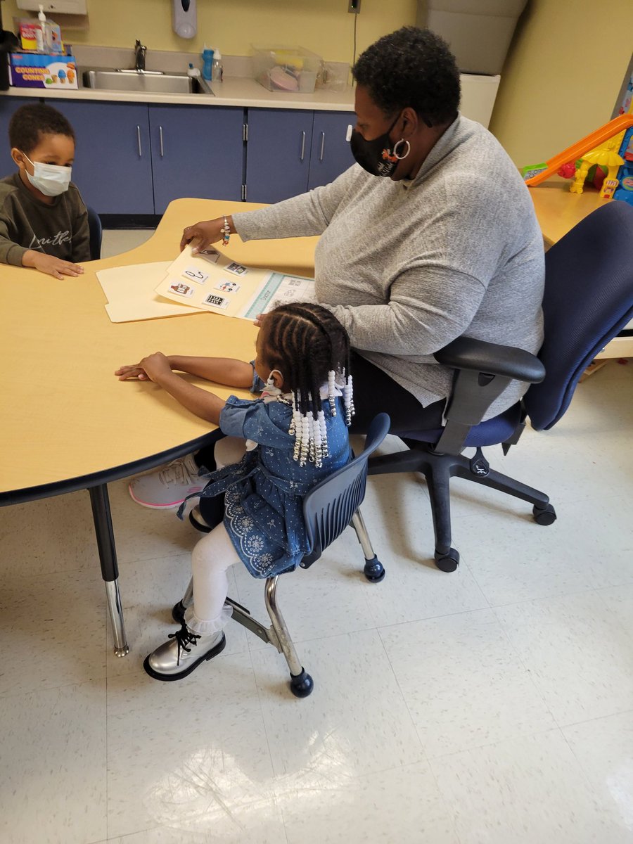 FerndaleEarlyEd's tweet photo. Happy Educational Support Professionals Day! Helping us in many ways! #AACPSAwesome https://t.co/iExYJO1XIn