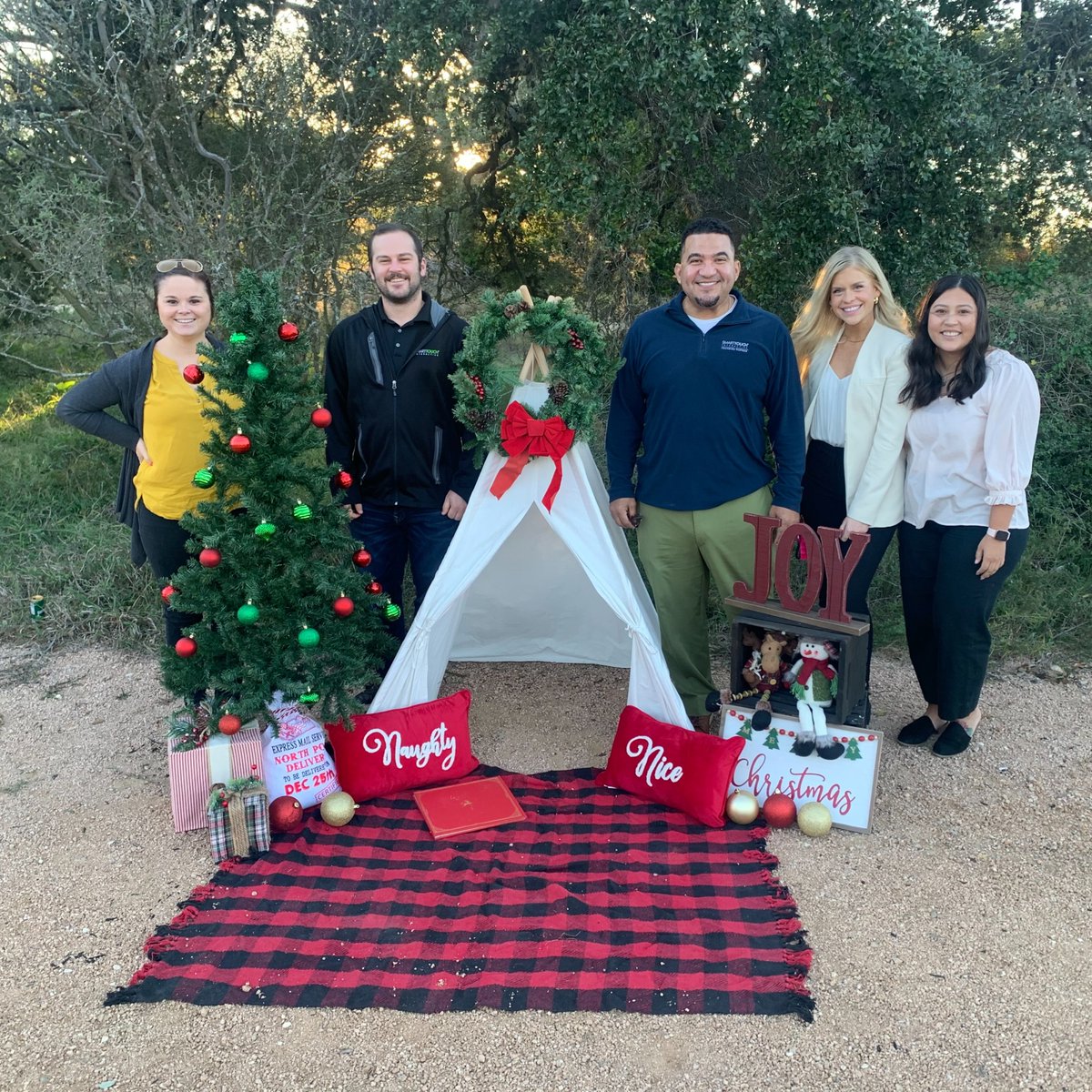 SmartTouchInt's tweet image. Some of our SmartTouch team got to travel to beautiful New Braunfels to meet with Erika Ramon of Meyer Ranch to present our great QMR results! We even got to top off the visit with a trip to Wurstfest.

We love our clients and getting to celebrate them and their success!💚