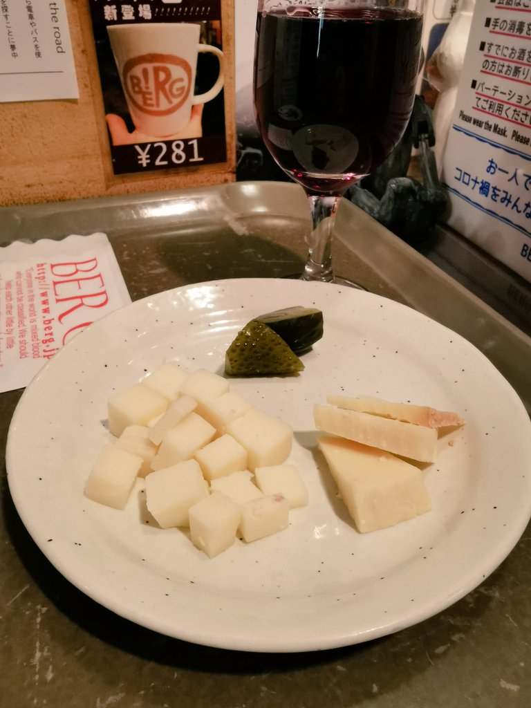 shioji581's tweet photo. BERG新酒祭り2021、第1幕・Novello編 もいよいよ佳境。本日遂に7本目、待ちに待ったプーリアのContizeccaが抜栓です‼️ 咽びいるほどの果実のパワーはサレントならでは😘　幸せな3杯🥳をいただきました🍷 #BERG #ベルク #新酒祭り #Novello #Contizecca #ノヴェッロ #コンティゼッカ https://t.co/XfqIxQ9oIJ