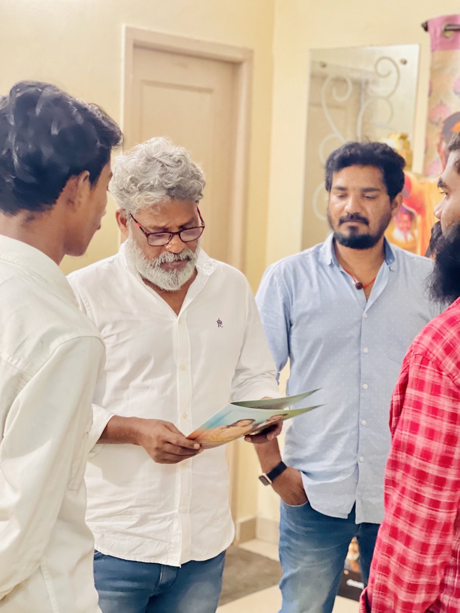 செங்கை நகர தலைவர் தினேஷ்குமார் அவர்களின் நிச்யதார்த்த அழைப்பிதழை இன்று பெற்றுக் கொண்டதில் மகிழ்ச்சி... <a href="/dhanushkraja/">Dhanush</a> <a href="/theSreyas/">Sreyas</a> <a href="/chengalpattudfc/">Chengalpattu District Official Dfc</a> #Karnan #Maaran