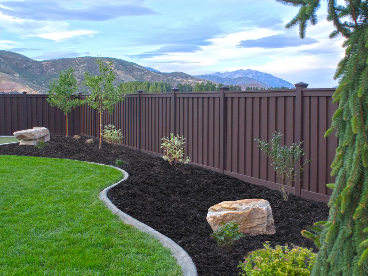 TrexFencing's tweet photo. Trex Fencing Seclusions in Woodland Brown combines the best of what wood and vinyl have to offer, without the major drawbacks!
#trexfence #trexfencing #trexfencingfds #engineering #contractor #zerowaste #customfence #civilengineering #sustainable #builder #interiordesign https://t.co/wtTyvVj0W6