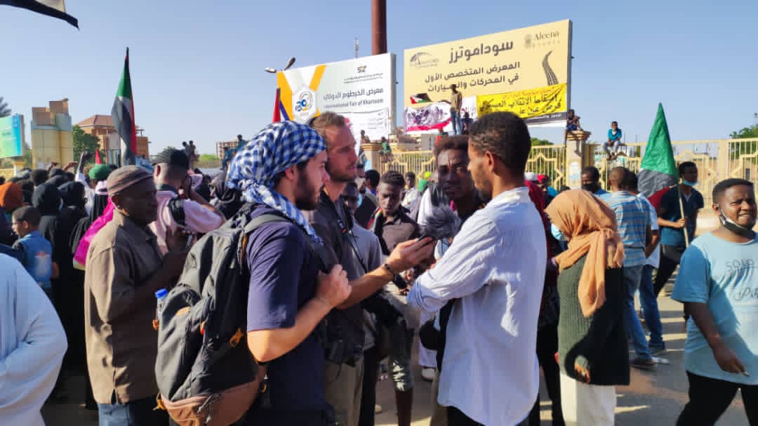 SudanTrend's tweet photo. القوات الانقلابية تحاول عزلنا عن العالم ولكن صوت الثورة سيصل الى اذانهم الما ويقذف الرعب في قلوبهم 
#الردة_مستحيلة
#مليونية17نوفمبر
#لاتفاوض_لاشراكة_لاشرعية https://t.co/qmcdkqlHGM