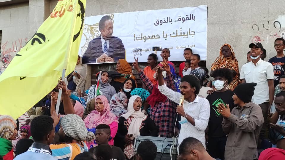 SudanTrend's tweet photo. القوات الانقلابية تحاول عزلنا عن العالم ولكن صوت الثورة سيصل الى اذانهم الما ويقذف الرعب في قلوبهم 
#الردة_مستحيلة
#مليونية17نوفمبر
#لاتفاوض_لاشراكة_لاشرعية https://t.co/qmcdkqlHGM