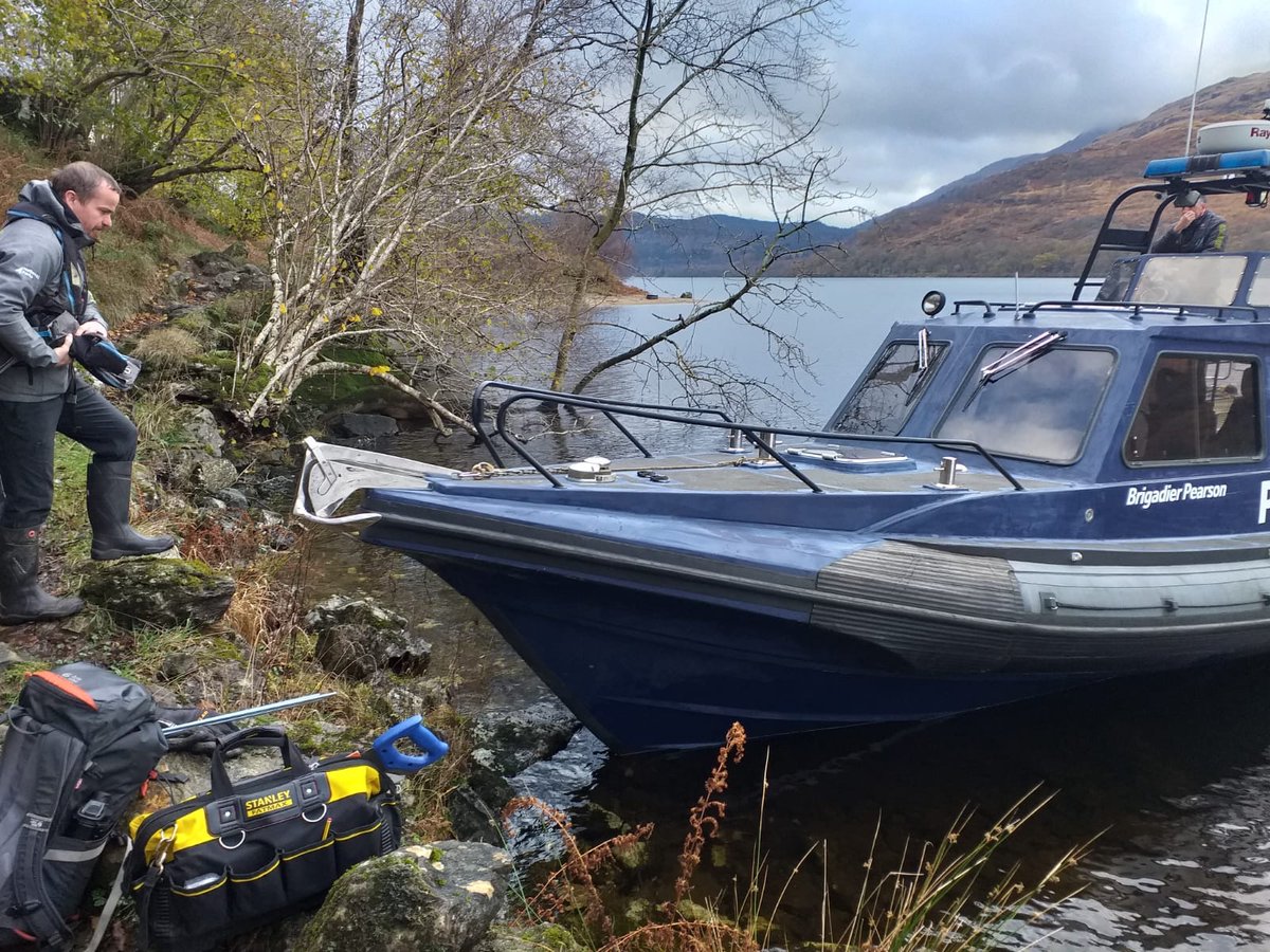 KevinUnitt's tweet photo. Quite a commute again today 👍🏴󠁧󠁢󠁳󠁣󠁴󠁿
Dropped in by our boat team colleagues to a remote section of the West Highland Way, to the north of Loch Lomond, to repair some bridge work 💪 #LandOps https://t.co/lkRaT7Ict1
