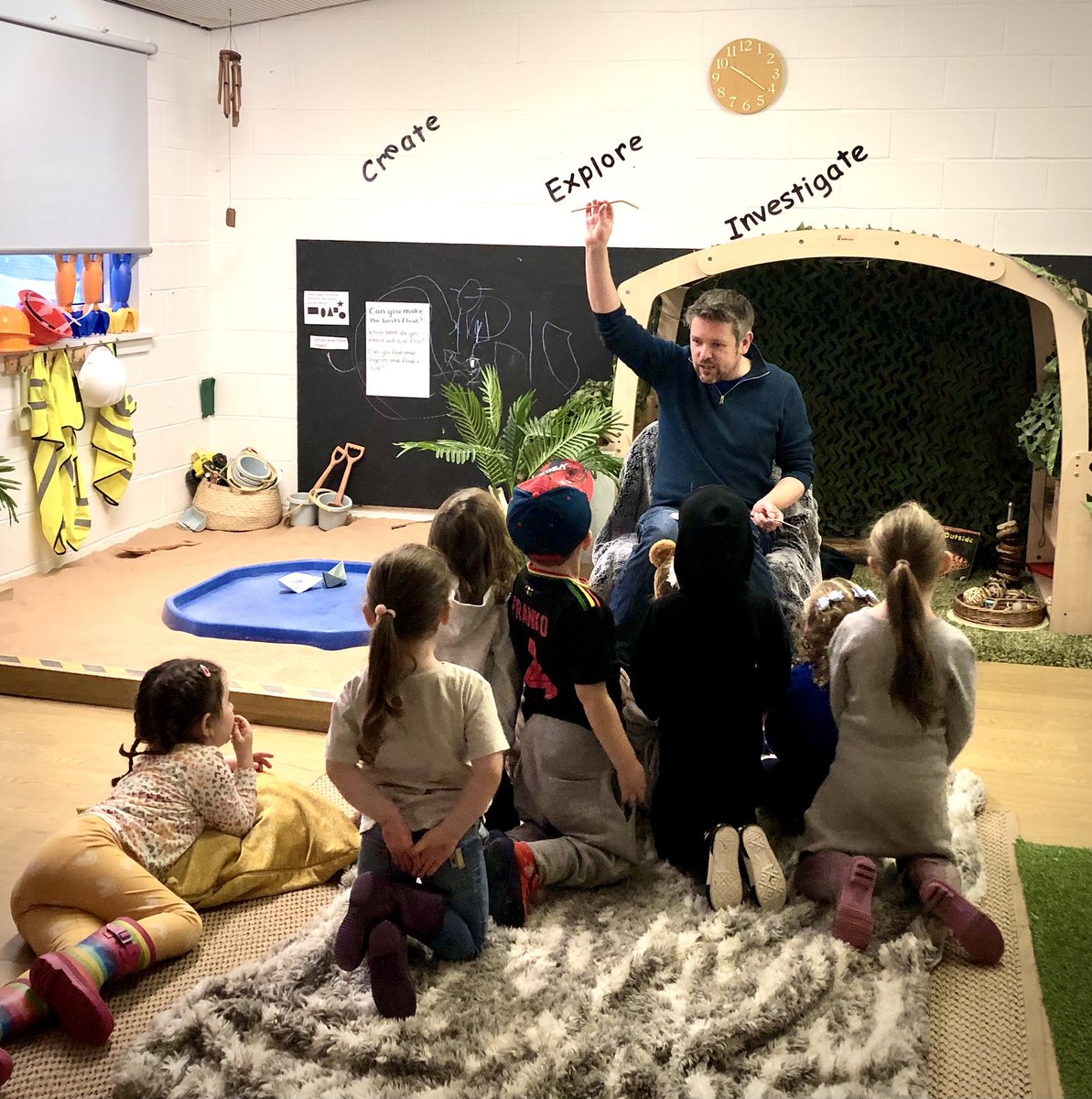 wdclibraries's tweet photo. As well as #BookWeekScotland this week is also #TalesforTots, our EY Literature Festival. Today #Bookbug Picture Book Prize nominee @alastair_ch read #InchAndGrub to children at @WhitecrookE & other WD ELCCs via live stream. It was awesome!!🙌 📖❤️
@scottishbktrust @WDCEducation https://t.co/VGghTODZ1H