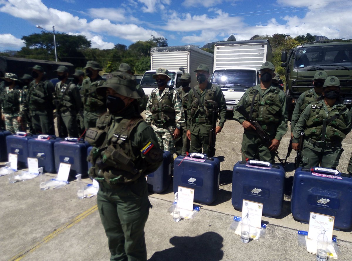 brigada_43's tweet photo. #16NOV21 Despliegue de la @ejb_43brig a los Centros de Votación destinados a las próximas Elecciones Regionales y Municipales. #SistemaElectoralEsGarantía #ZODIGuáricoEnBatalla #Somos43BAC https://t.co/1LrkmqMJEF