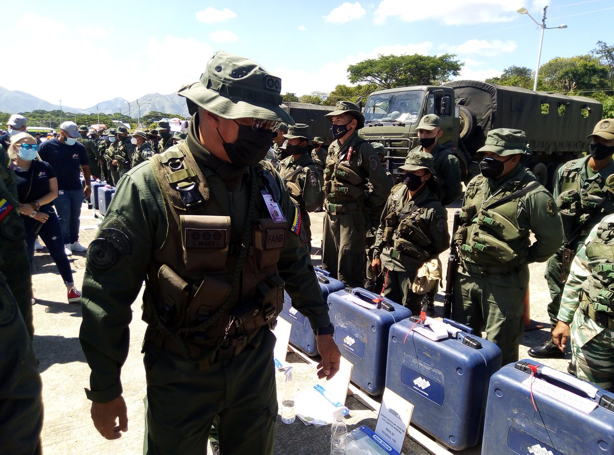 brigada_43's tweet photo. #16NOV21 Despliegue de la @ejb_43brig a los Centros de Votación destinados a las próximas Elecciones Regionales y Municipales. #SistemaElectoralEsGarantía #ZODIGuáricoEnBatalla #Somos43BAC https://t.co/1LrkmqMJEF