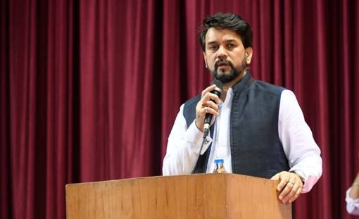 PIB_Patna's tweet photo. केन्द्रीय खेल मंत्री श्री @ianuragthakur ने आज 246 एथलीटों और प्रशिक्षकों को पहला साई संस्थागत पुरस्कार प्रदान किया।
प्रत्येक एथलीट अपनी पीढ़ी के लिए एक प्रेरणा स्रोत : श्री ठाकुर
➡️विवरणः https://t.co/LjRwJCVoYW
#SAIInstitutionalAwards
#SAIAwards https://t.co/CZejnvpfU5