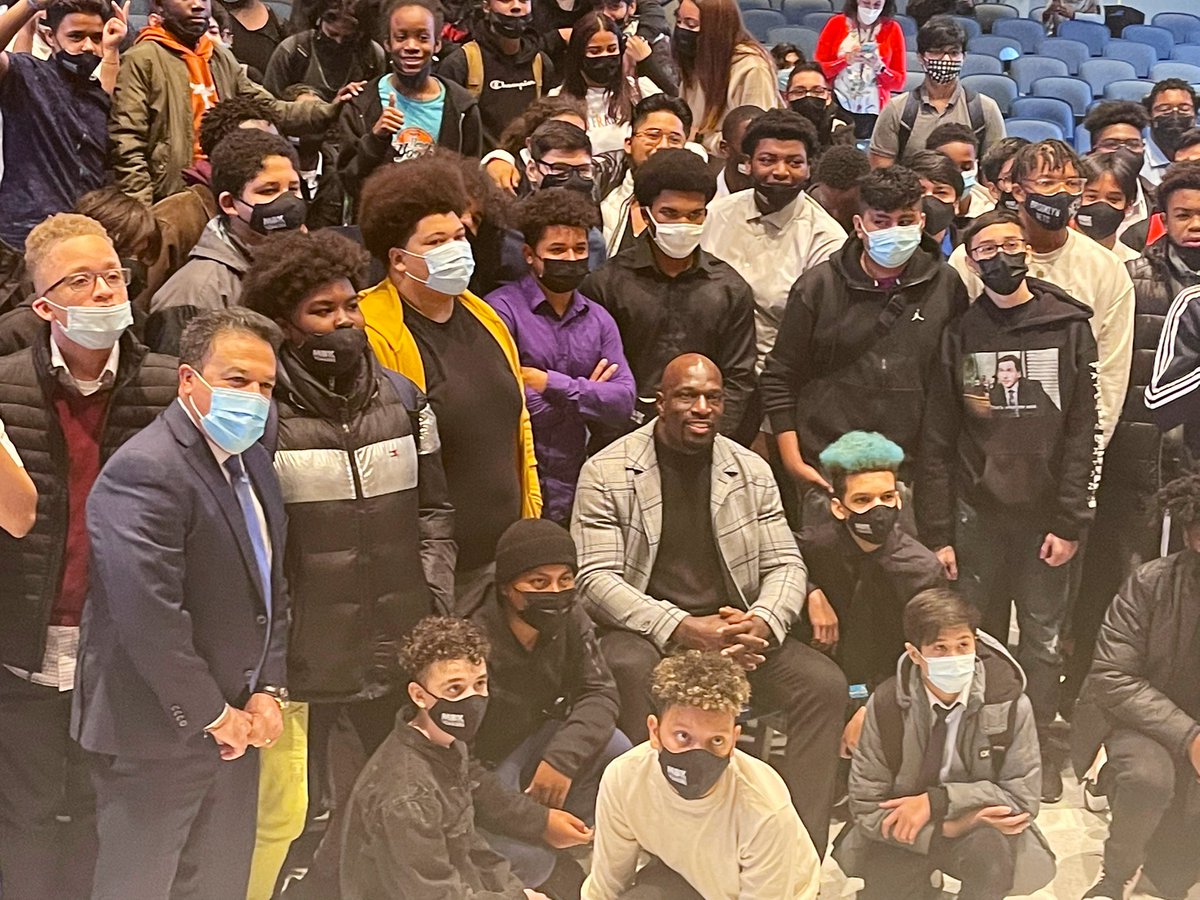 Saunders High School (@saunders_hs) on Twitter photo Thank you to <a href="/TitusONeilWWE/">Titus O'Neil</a> and <a href="/WWE/">WWE</a> for speaking with the young men and women from <a href="/YonkersMBK/">MBK Yonkers</a>!
<a href="/YonkersSchools/">Yonkers Public Schools</a> Thank you to <a href="/TitusONeilWWE/">Titus O'Neil</a> and <a href="/WWE/">WWE</a> for speaking with the young men and women from <a href="/YonkersMBK/">MBK Yonkers</a>!
<a href="/YonkersSchools/">Yonkers Public Schools</a>