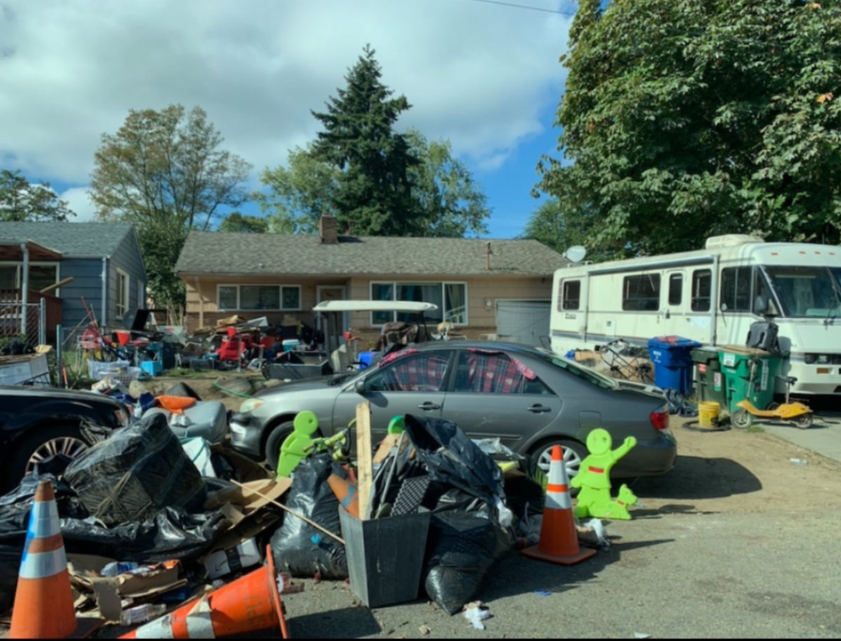 weare991's tweet photo. @choeshow Boy do I have another story for you. This is my next door neighbor's house (10811 55th Ave S.) and it's been like this for YEARS. The County said this poses "serious and immediate health and safety risks" because of the rotting rat carcasses. That was in October, and no change. https://t.co/eR80qU4rbj